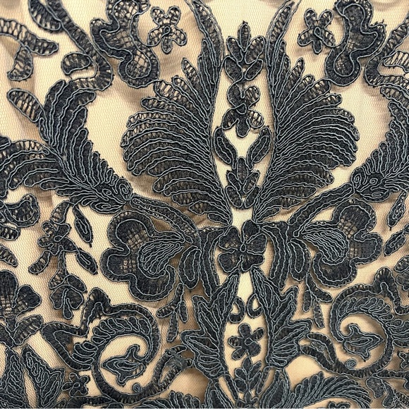 Tadashi Shoji Black Lace Boat Neck Cap Sleeve Full Length Evening Gown Women’s 2 - Picture 10 of 12